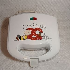 Peanuts Pretzel Maker